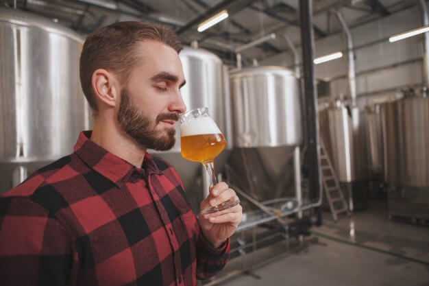 O aroma e o sabor da cerveja pode ficar alterado devido a pasteurização